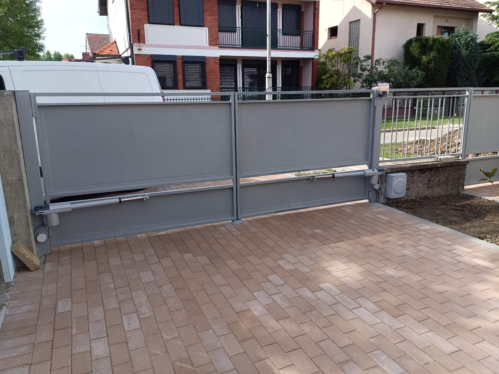 Montaža automatskih krilnih vrata